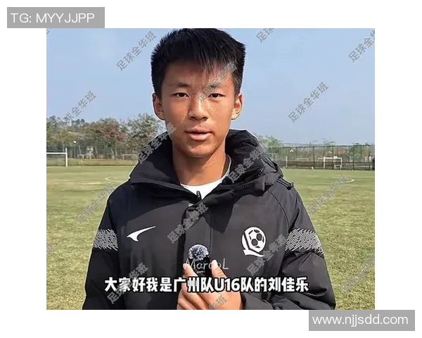 广州足球队运营革新探索:从管理模式到球迷互动的全方位提升 广州足球队运营革新探索:从管理模式到球迷互动的全方位提升