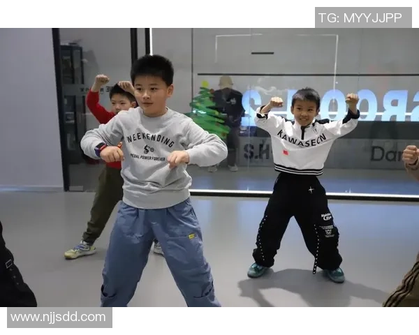 成都街舞队荣登全国街舞意识排行榜第三名引发热议 成都街舞队荣登全国街舞意识排行榜第三名引发热议